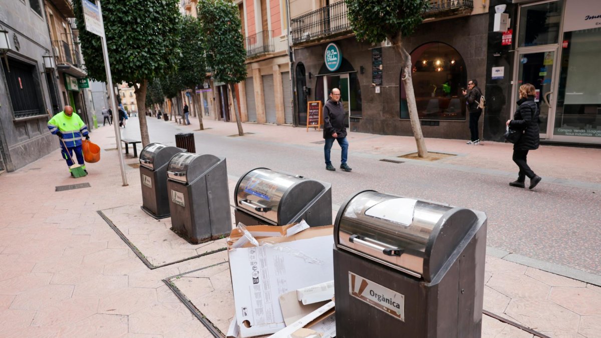 L’Ajuntament diu que es pot ampliar el contracte per a donar resposta a la nova ordenança.