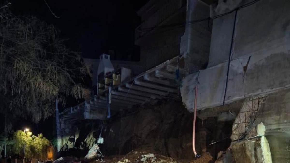 Las terrazas de las casas han quedado colgadas en el aire.