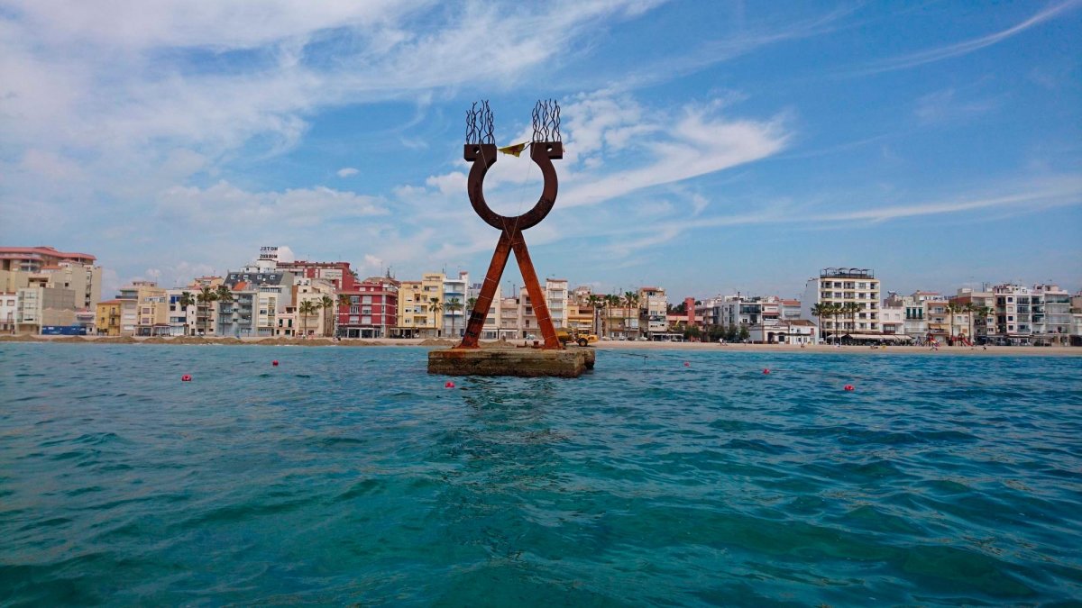 El monumento Alfa i Omega, de Rafael Bartolozzi, fue retirado en 2018 por el peligro que revestía su deterioro.