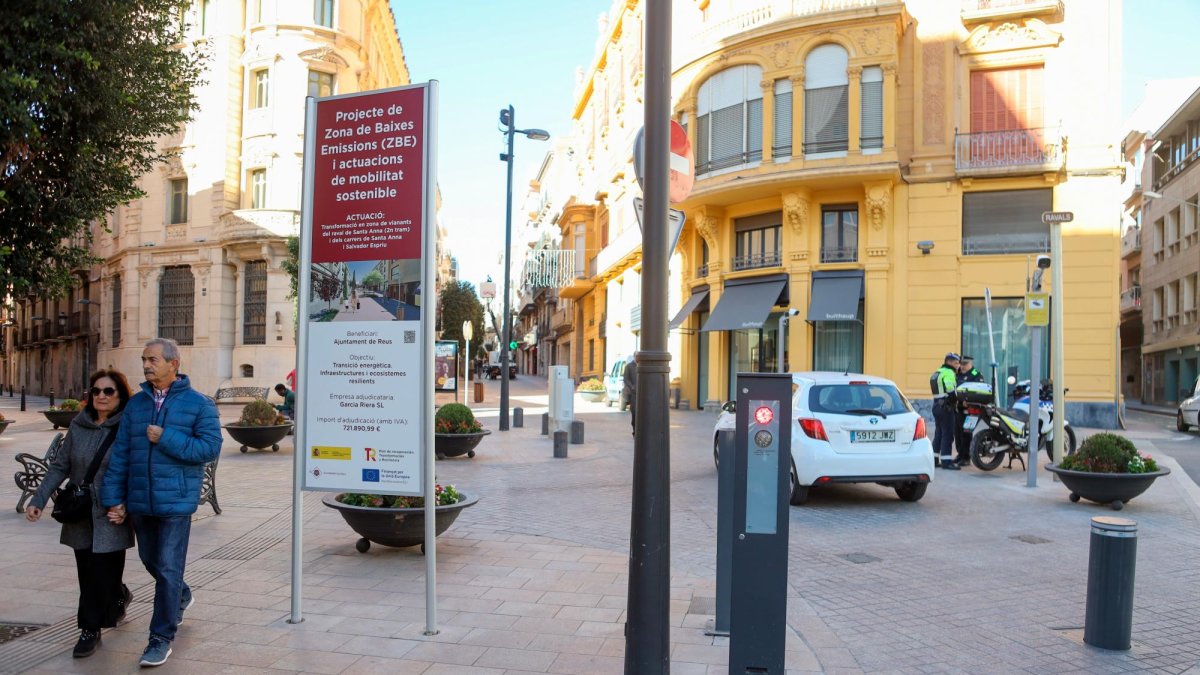 Les sancions als vehicles més contaminats arrencaran l’1 de desembre de 2025. Foro: Alba Mariné.