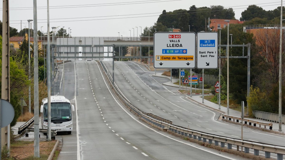 El accidente se produjo en la N-240 a la altura del barrio de Sant Pere i Sant Pau.