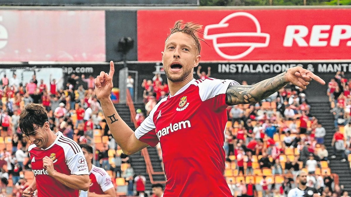 Víctor Narro celebra un gol con el Nàstic la pasada temporada.