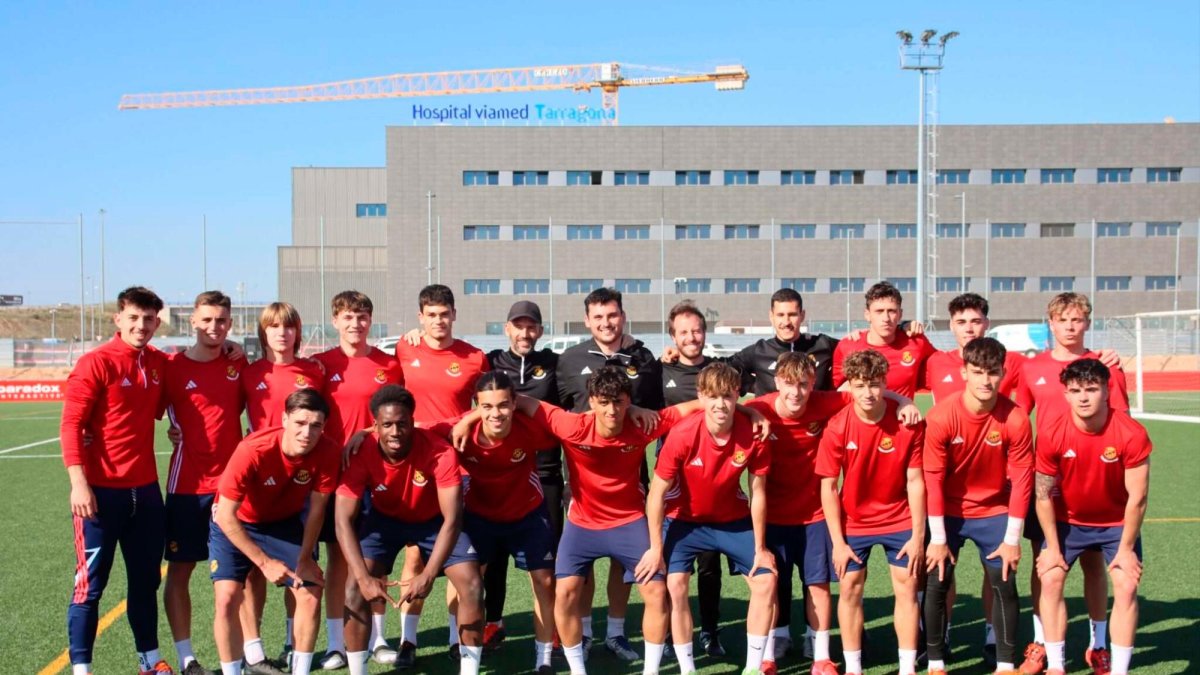 La plantilla del Juvenil A del Nàstic en División ed Honor.