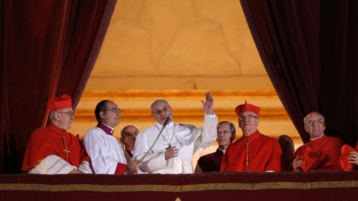 El papa Francisco, tras ser elegido en 2013.