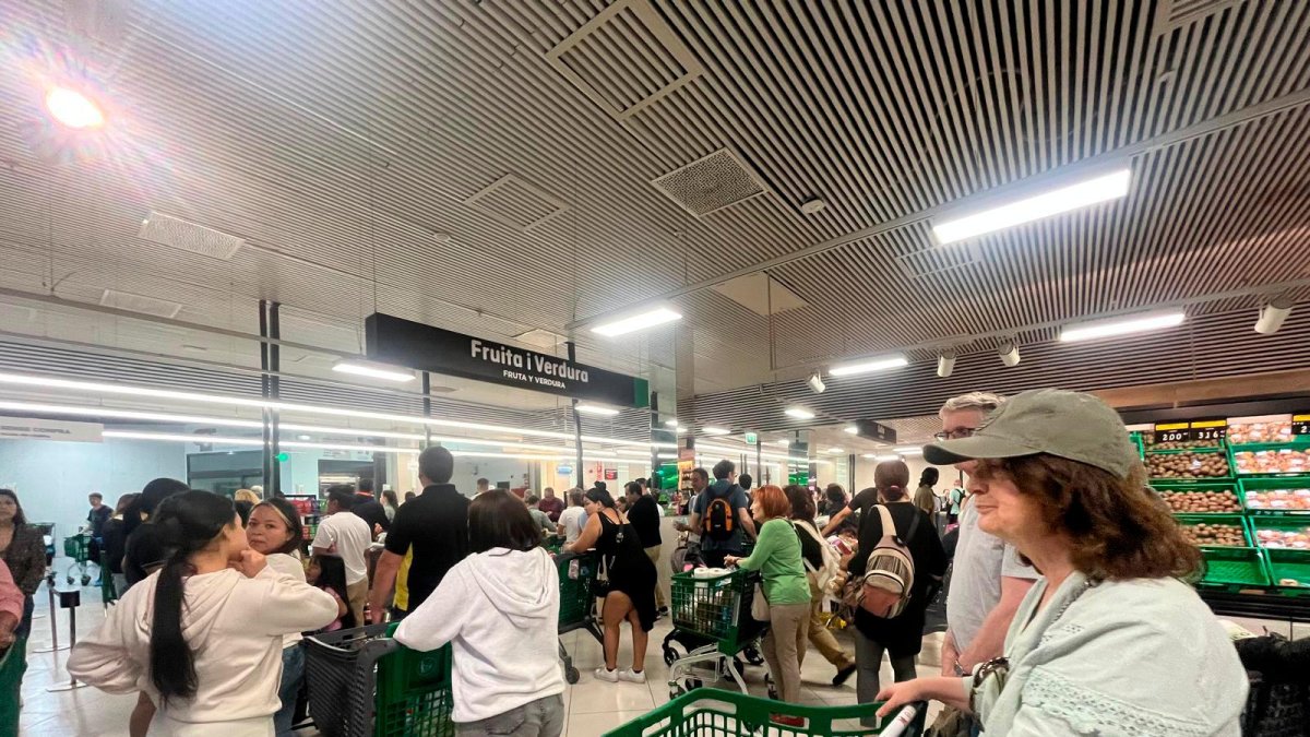 Los Mercadona funcionaba con generadores.