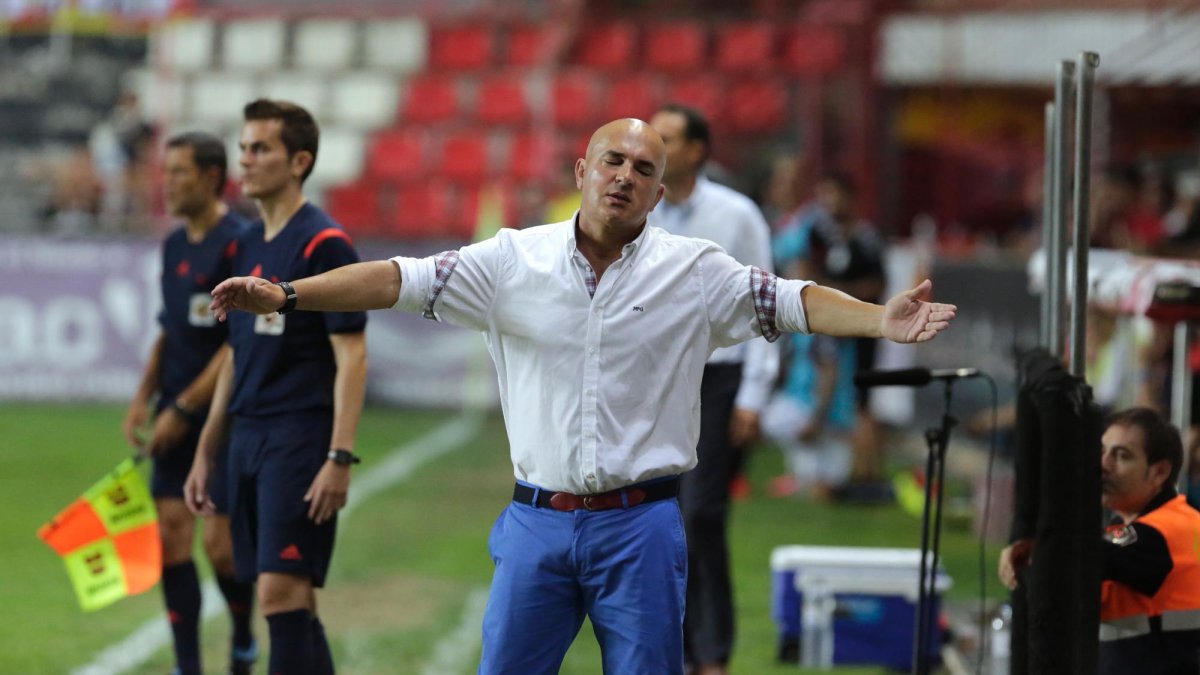 Luis César quiere conseguir su segundo ascenso con el Nàstic en su tercera etapa en el banquillo grana.