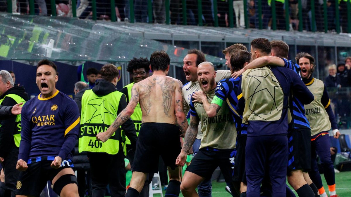 Los jugadores del Inter celebran el 3-3 ante el FC Barcelona.