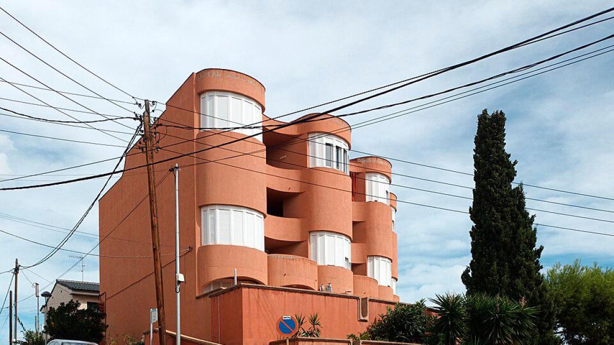 El edificio Marbore de Segur de Calafell.