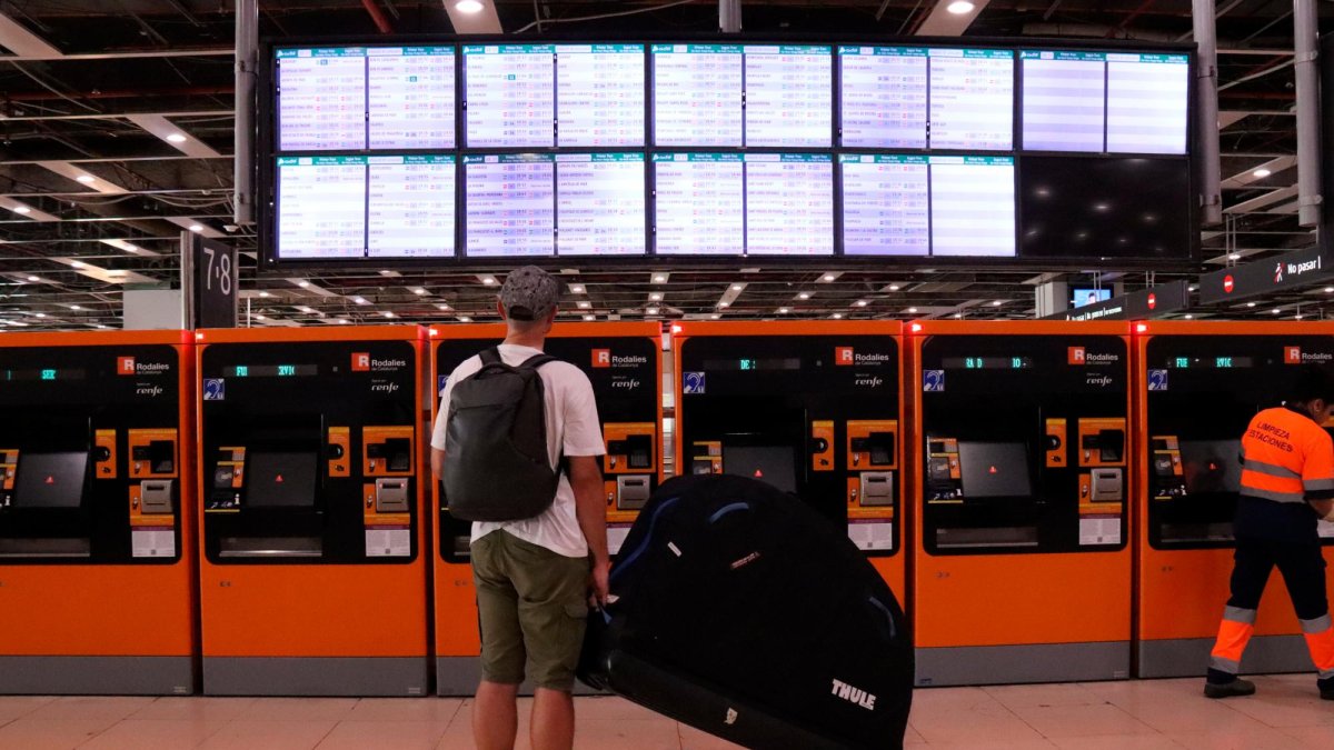 Imagen de archivo de la estación de Sants, en Barcelona