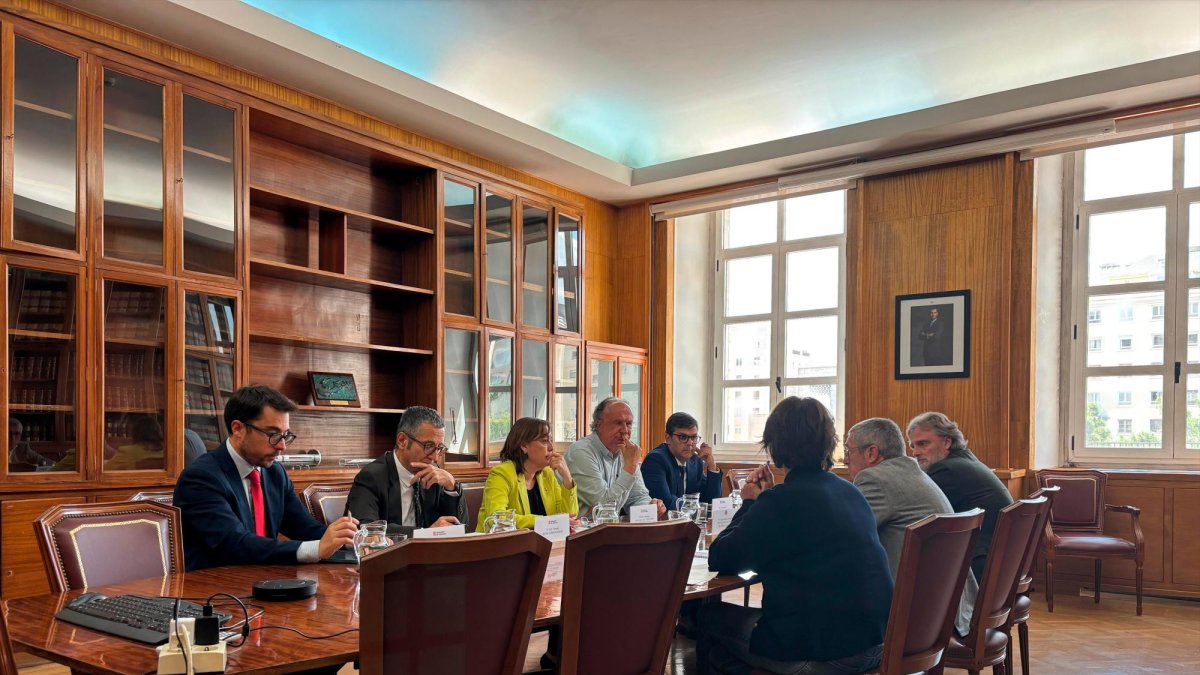 Instant de la reunió de la consellera amb el secretari d’Estat de Medi Ambient, Hugo Morán.