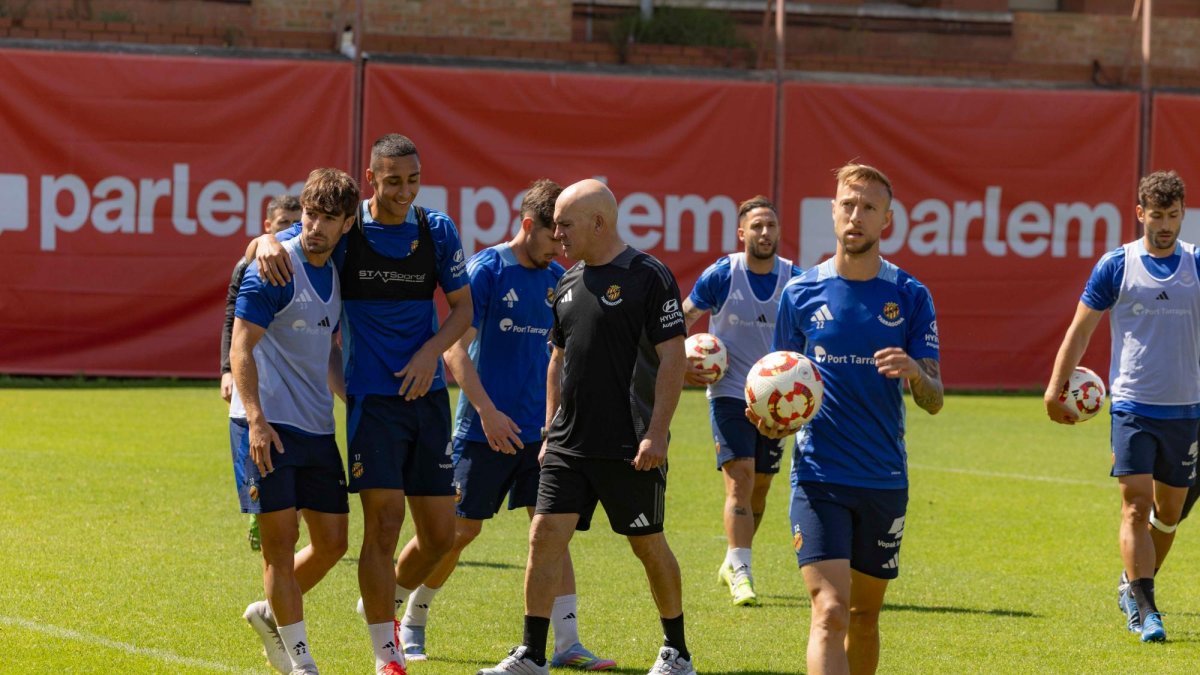 Luis César tiene poco tiempo para construir el Nàstic que quiere.