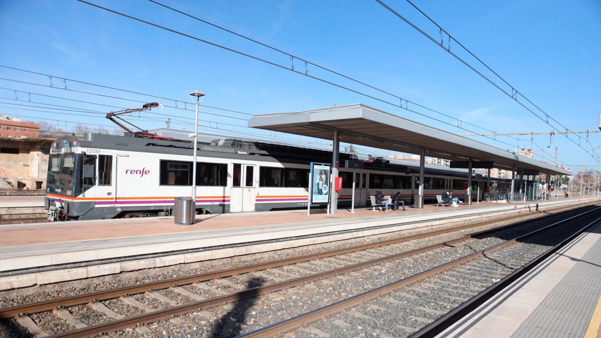 El tren ha parado en Reus y ha demorado la salida por la incidencia registrada entre el pasaje.