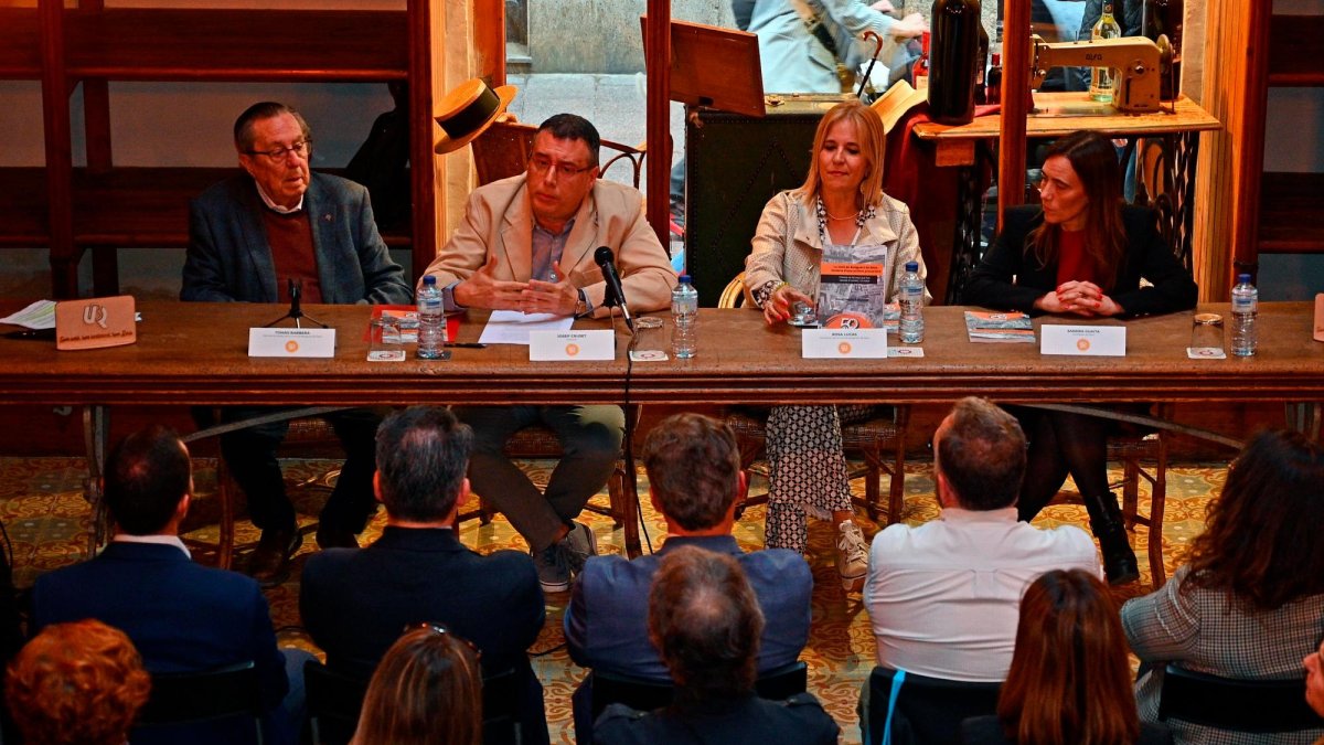 La presentació del llibre enceta els actes de celebració del 50è aniversari de la UBR.