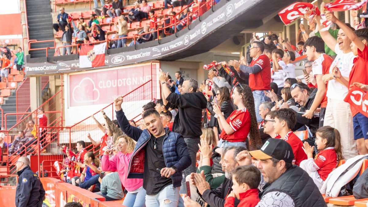 El Nou Estadi apunta a un ambiente infernal este sábado ante el Murcia.
