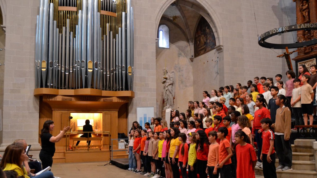 Aquest dimarts, 27 de maig, han representar la cantata alumnes de l’Eugeni d’Ors, l’Eladi Homs i els Baltis.