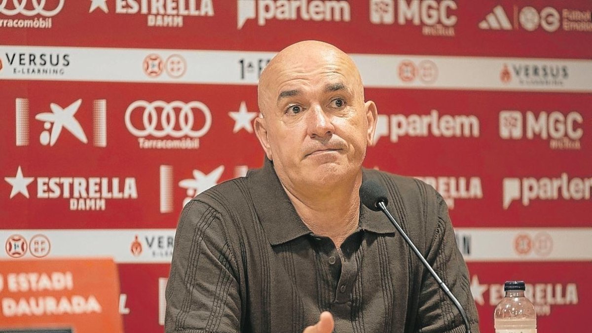 Luis César en la sala de prensa del Nou Estadi Costa Daurada.
