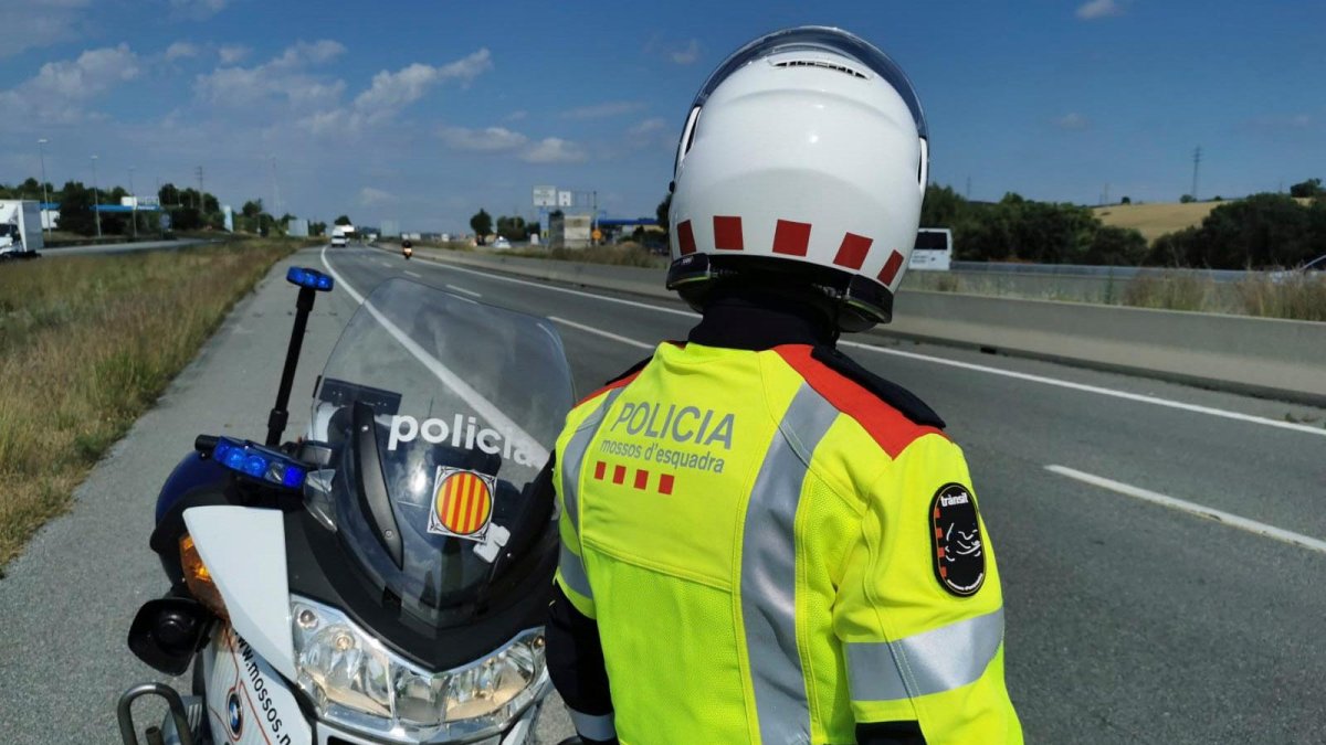 Un agente de Trànsit de los Mossos d’Esquadra.