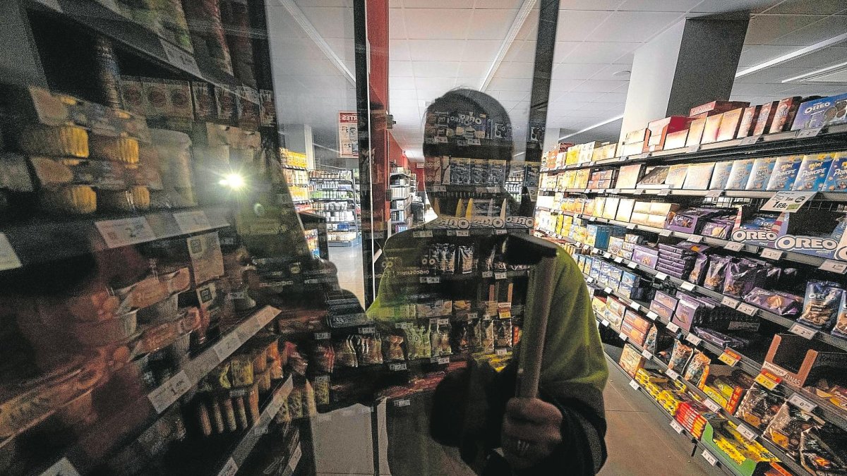 Un supermercado en Tarragona durante el gran apagón eléctrico del 28 de abril.