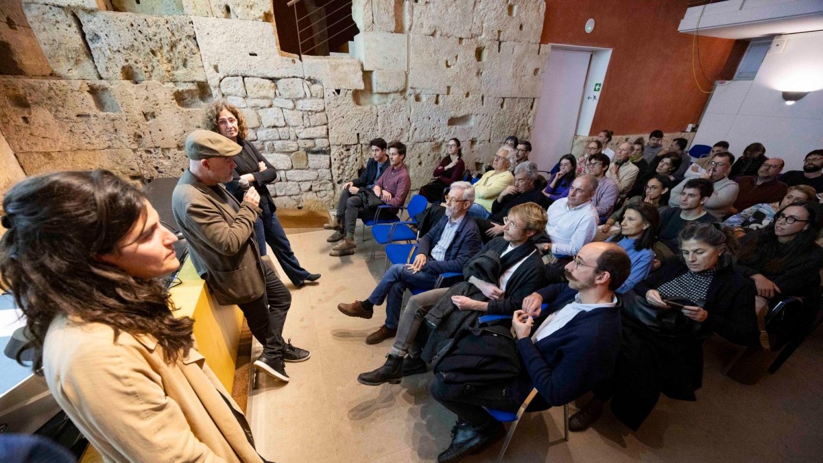 El presidente del COAC en Tarragona, junto a la directora del MNATy la arquitecta Amàlia Jansà.