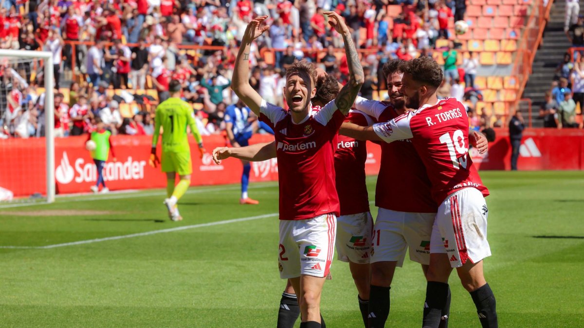 Víctor Narro celebra su gol que adelantó al Nàstic ante la Ponferradina.