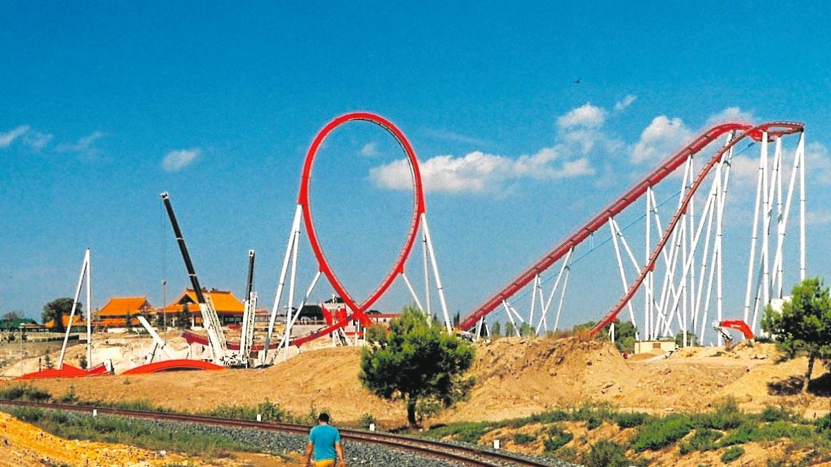 Las obras se alargaron 30 meses y la inversión global fue de 48.000 millones de pesetas.