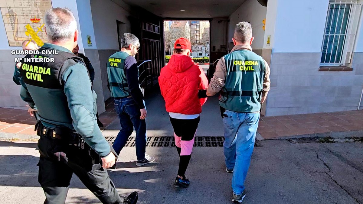 El hombre fue detenido en Girona por la Guardia Civil.
