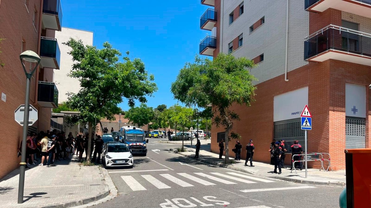 Los Mossos registraron e identificaron a aficionados del Murcia, el pasado sábado 31 de mayo.
