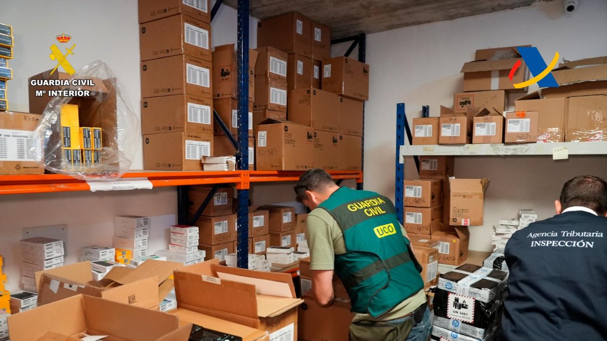 Agentes de la UCO.