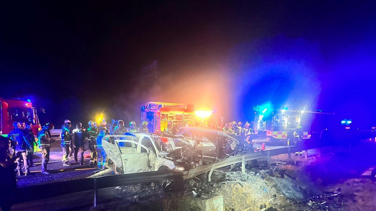 Cuatro personas, uno de ellos un agente de la Policía Nacional, han fallecido en una persecución por el robo en una farmacia ubicada en Málaga capital.
