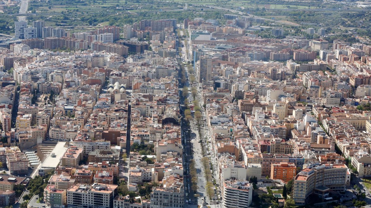 Imagen área de la ciudad de Tarragona, con la Rambla Nova en el centro.