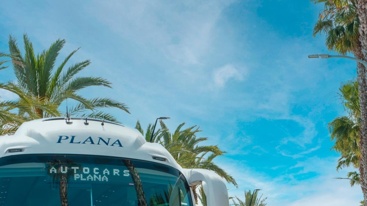 BusPlana presenta 6 nuevos autocares que reforzarán la línea Costa Daurada-Tarragona-Barcelona