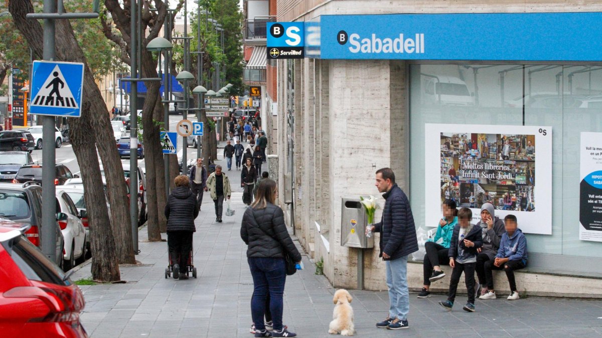 Imagen de archivo de una oficina del Banco Sabadell en Tarragona.