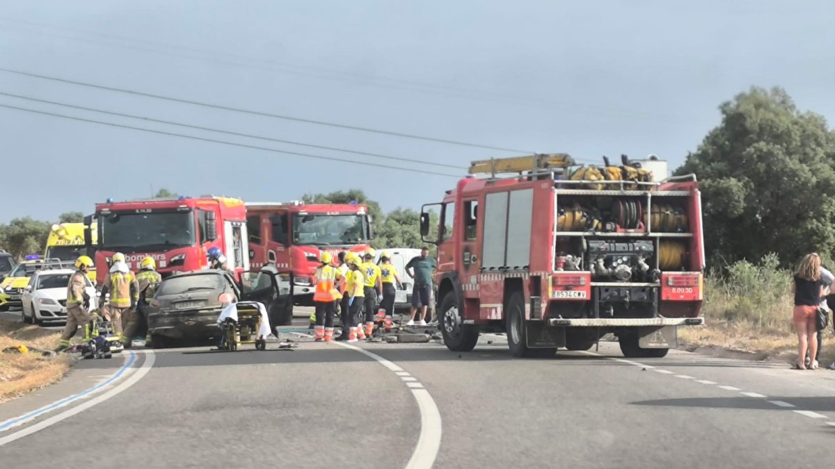 El accidente corta la carretera en ambos sentidos de la marcha.