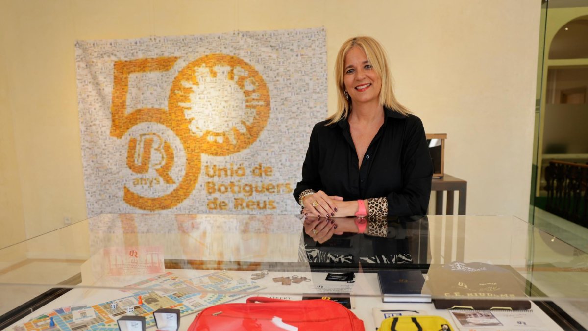 Rosa Lucas, presidenta d’Unió de Botiguers, a l’exposició del Palau Bofarull de Reus, oberta fins al pròxim dissabte, 14 de juny.
