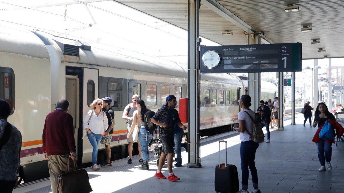 Imagen de archivo de un tren de Regionals en la estación de Tarragona.
