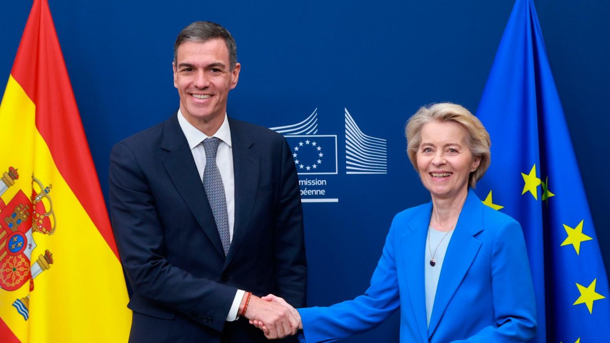 La presidenta de la Comisión Europea, Ursula von der Leyen, y el presidente del Gobierno español, Pedro Sánchez.
