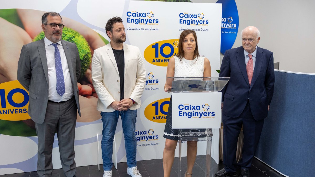 Juanjo Llopis, director general de Caixa d'Enginyers; Rubén Viñuales, alcalde de Tarragona; Sara Junquera, directora de la oficina de Tarragona, y Félix Masjuan, presidente del Grup Caixa Enginyers