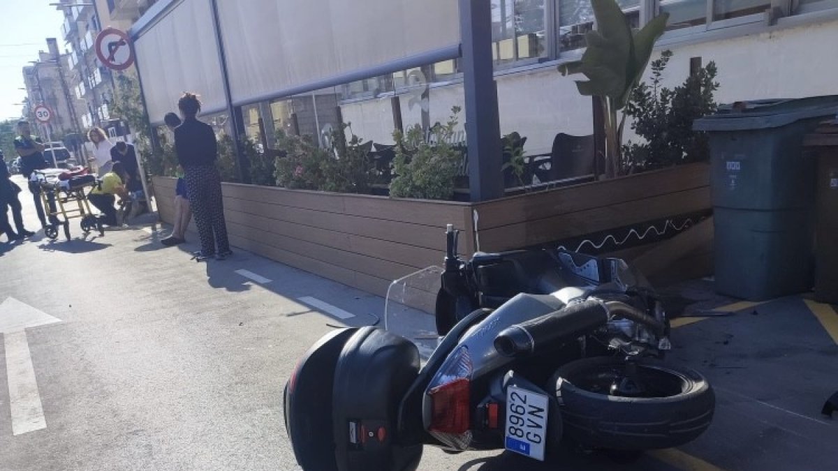 Con moto robada y sin carnet se empotra contra un restaurante en Segur ...