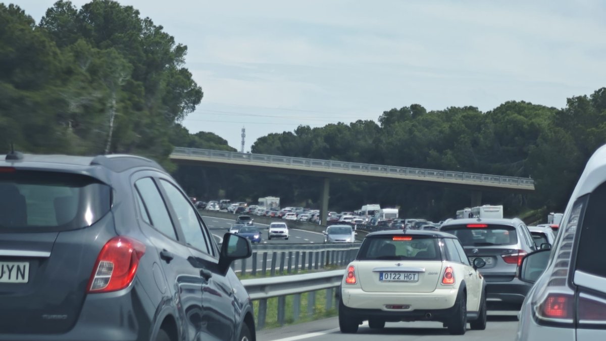 Imagen de la AP-7 en uno de sus días con más colapso de esta primavera.