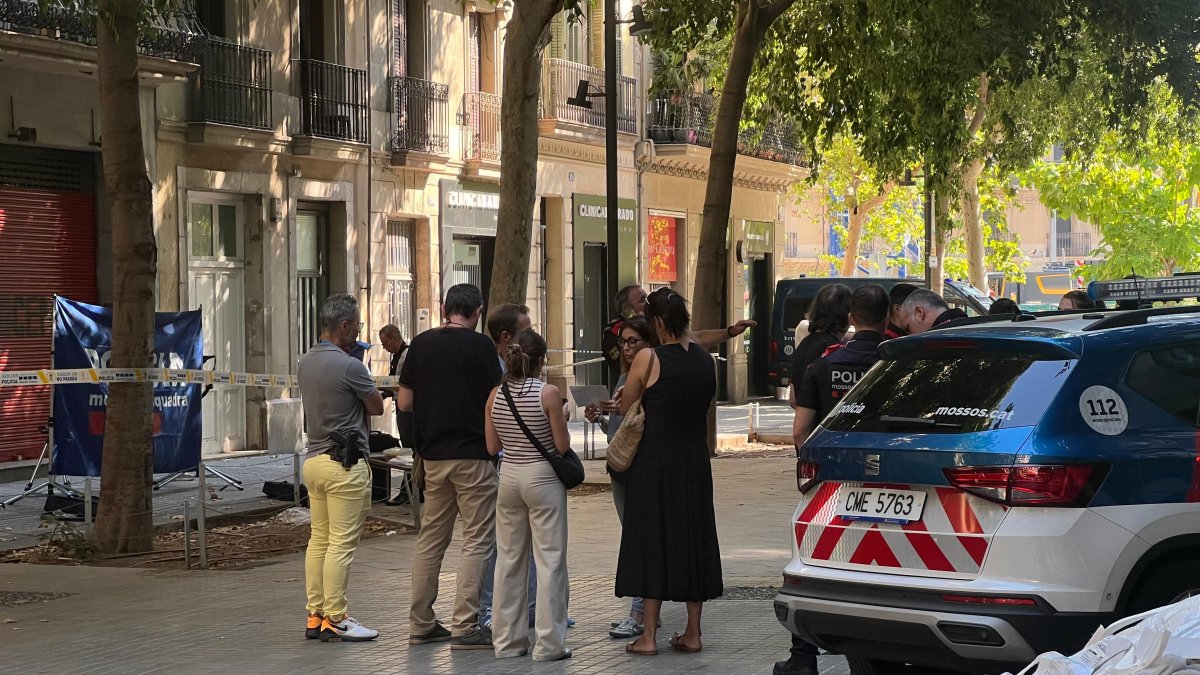 Asesinado a tiros un hombre dentro de un portal en Barcelona