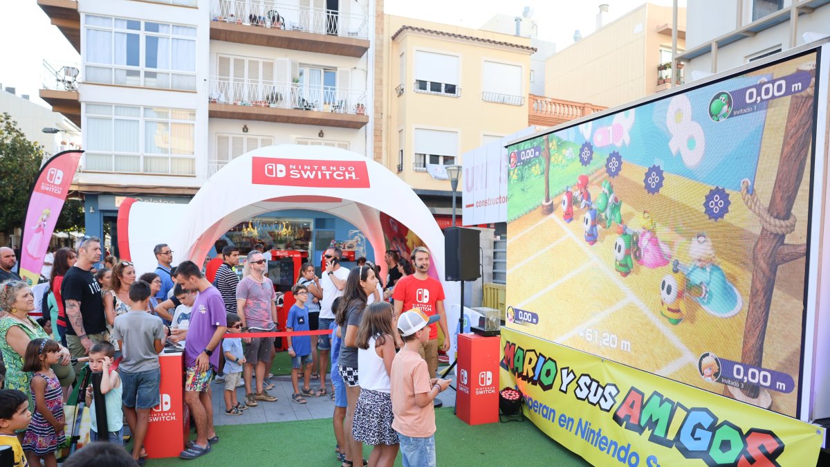 Stand de Mario Kart en la Gira de Nintendo 2024 en Cambrils.