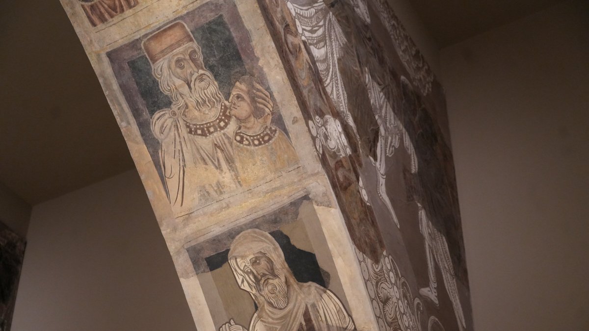 La jueza da siete meses al MNAC para trasladar las pinturas murales de ...
