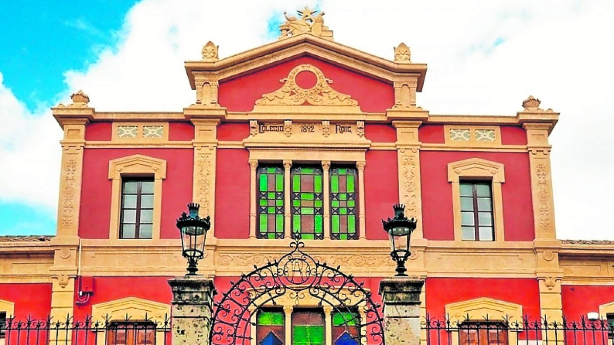 Fachada de la casa natal de Antoni Roig, parada de la visita guiada sobre los Indianos.