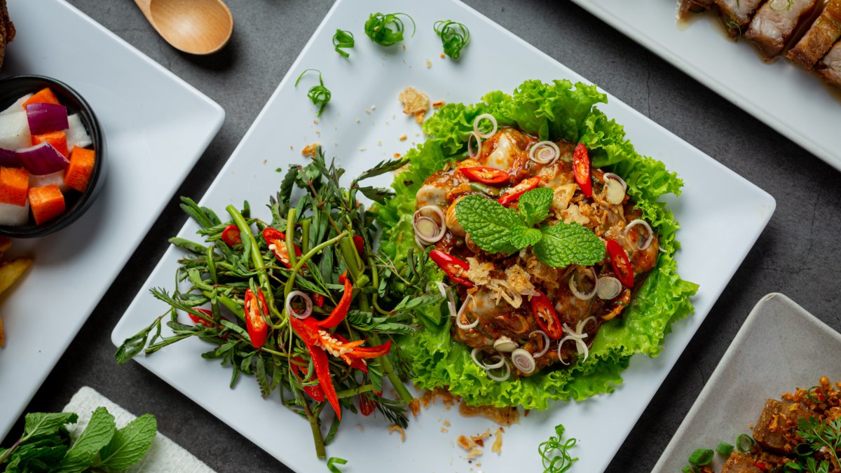 Ensalada picante de ostras thai.