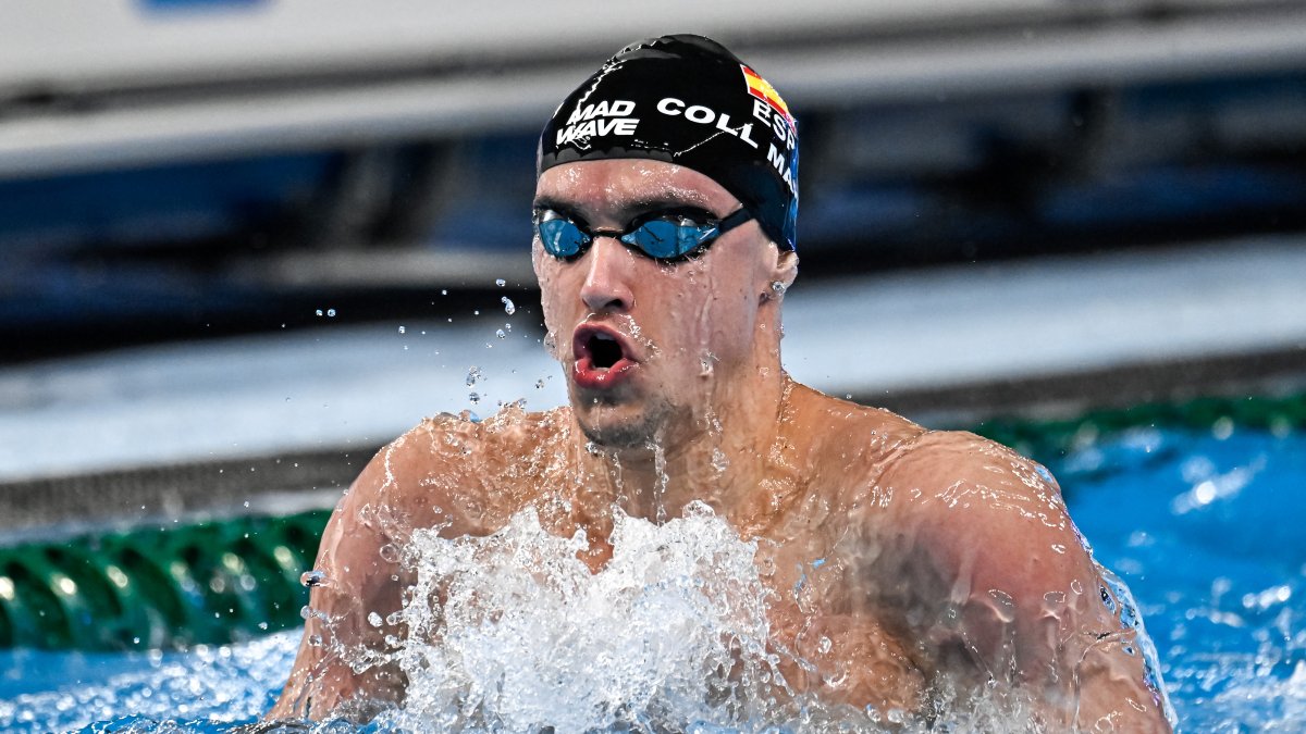 Carles Coll, nadando la braza.