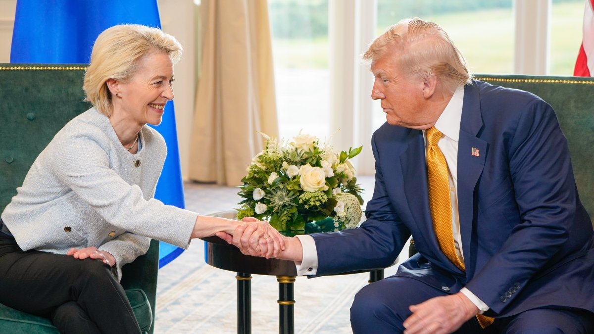 La presidenta de la Comisión Europea, Ursula von der Leyen, y el presidente de Estados Unidos, Donald Trump