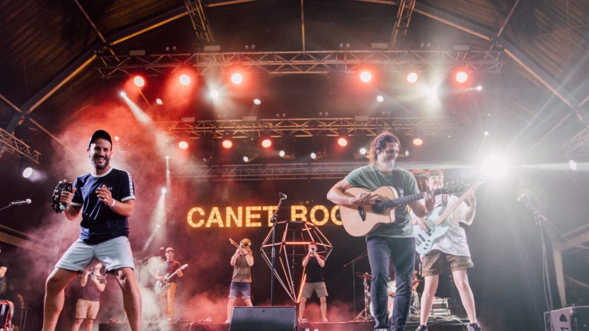 Els Catarres, durant una actuació al Canet Rock.