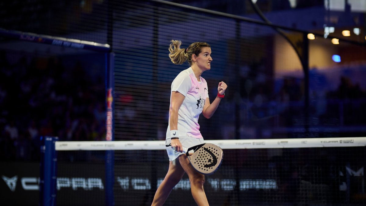 Ari Sánchez, celebrando un punto en el Palau d'Esports Catalunya.