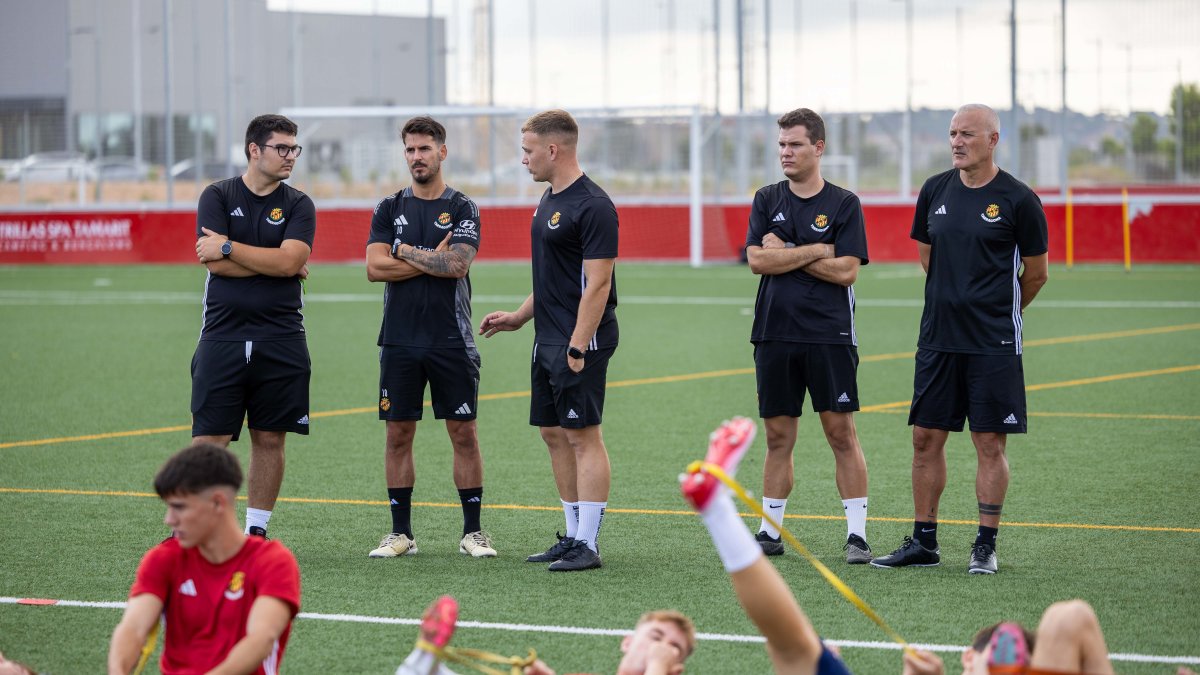 Joan Oriol junto a sus compañeros del cuerpo técnico.