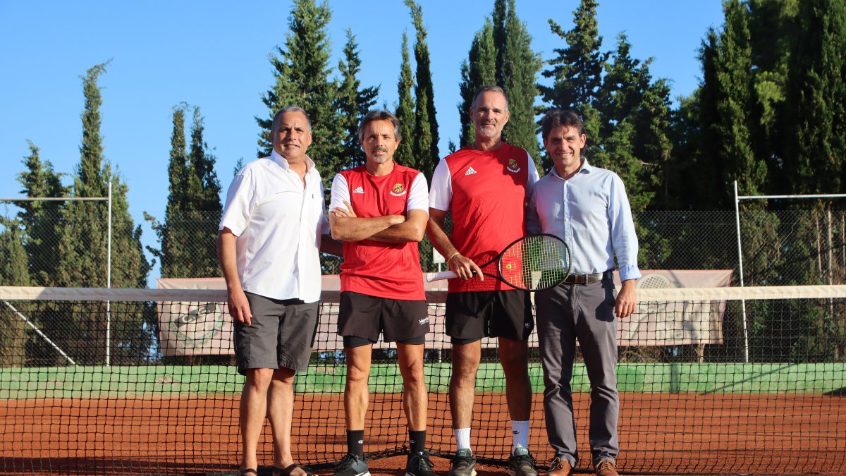 Enric Batista, Alex López Morón, Juanjo Garcia y David Alonso, en las pistas del Nàstic.